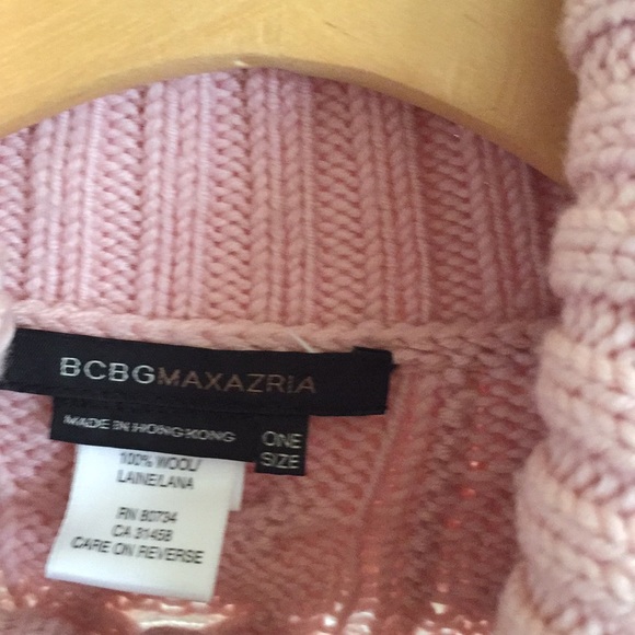 BCBGMAXAZRIA wool knit shoulder cape. One size - Picture 3 of 4